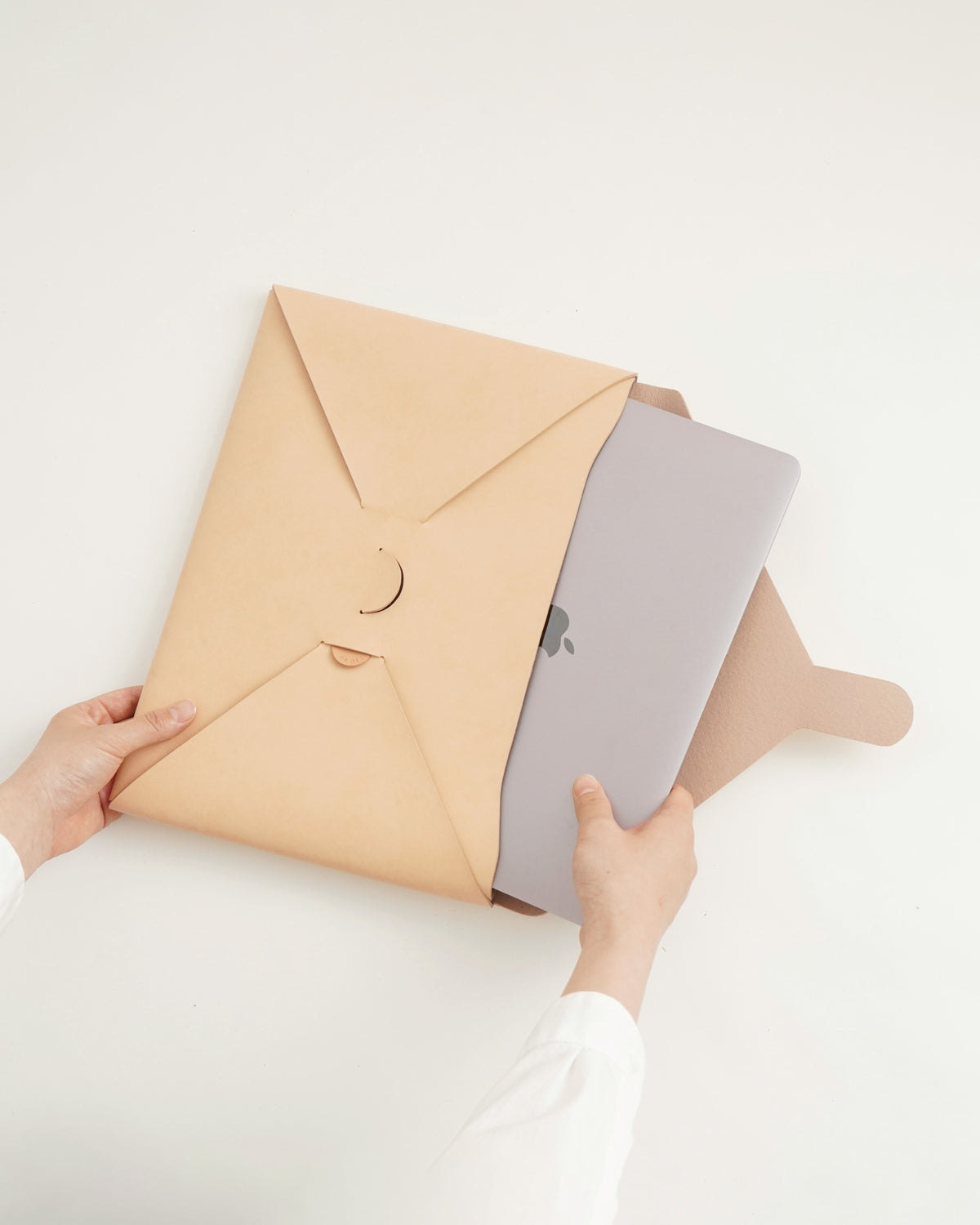 Seamless Clutch Bag - M
